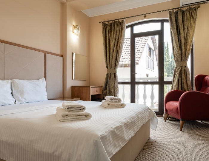 Джуниор 2-местный 2-комнатный с балконом (море) - Отель Faors / Форс Гудаута